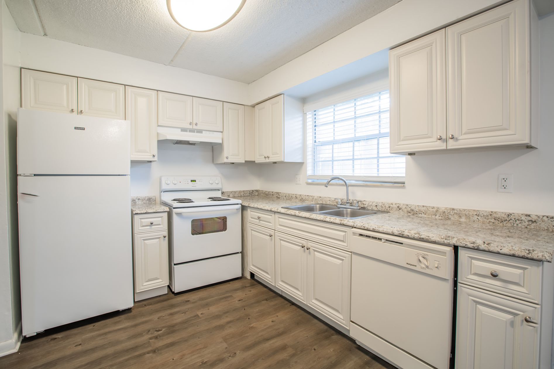 Townsend Apartments – photo 5
