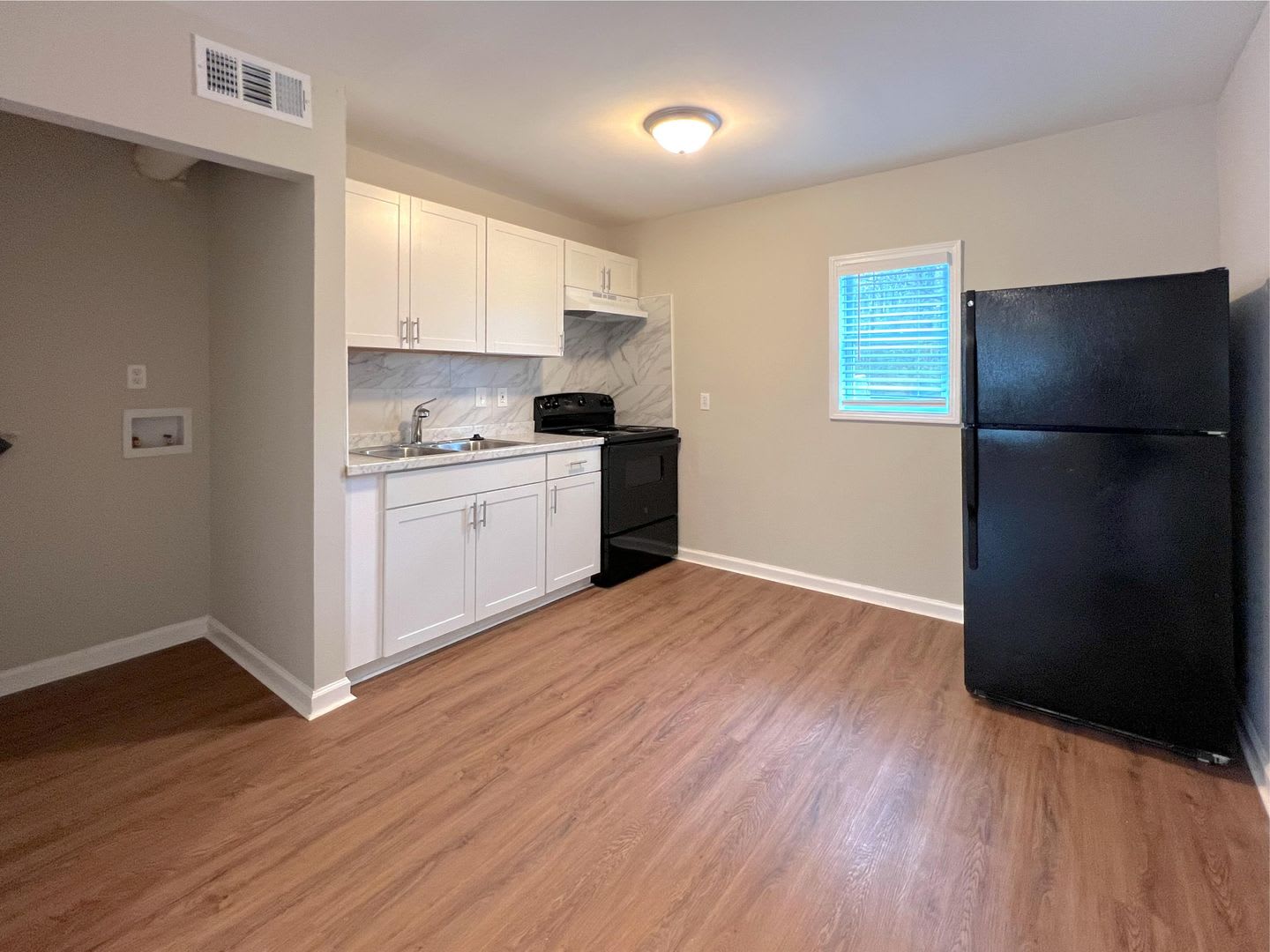 Room in 2 Bedroom Home at Gresham Park Dr – photo 1
