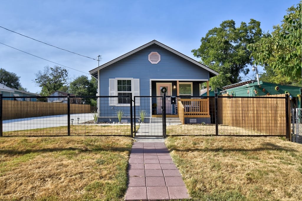 1006 Center Street – photo 1