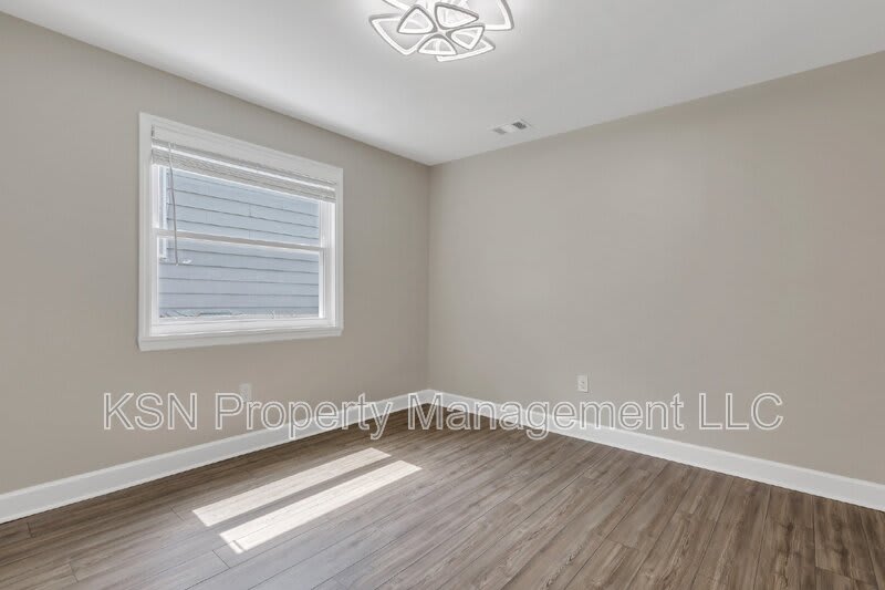 2010 Vermont Avenue – photo 3