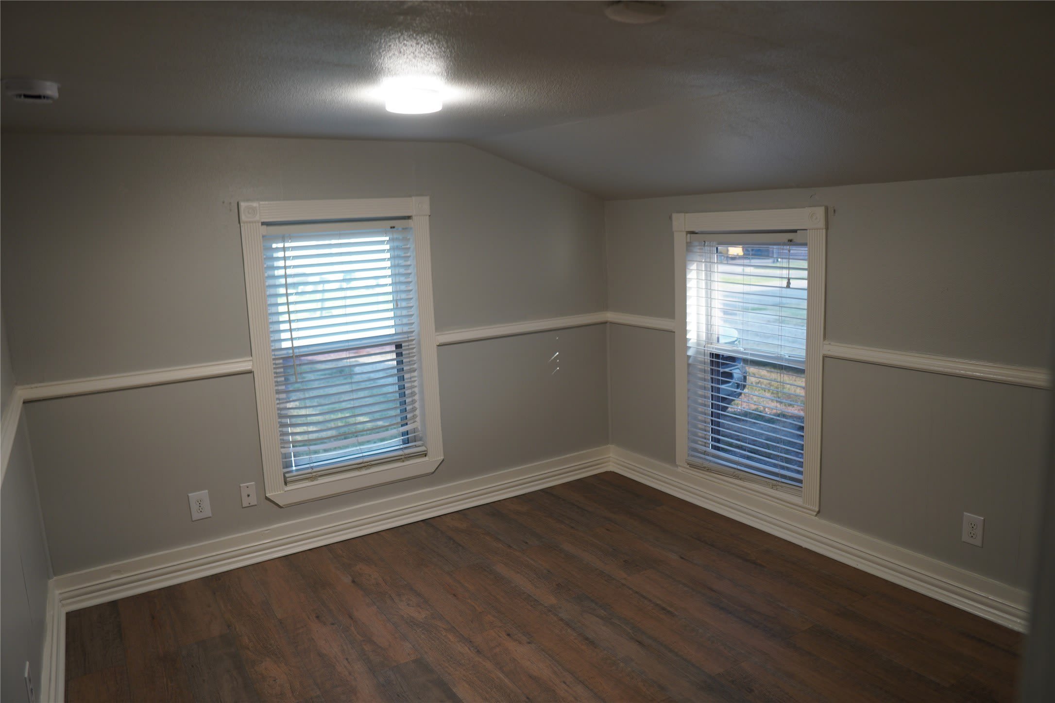 207 N Illinois Street – photo 5
