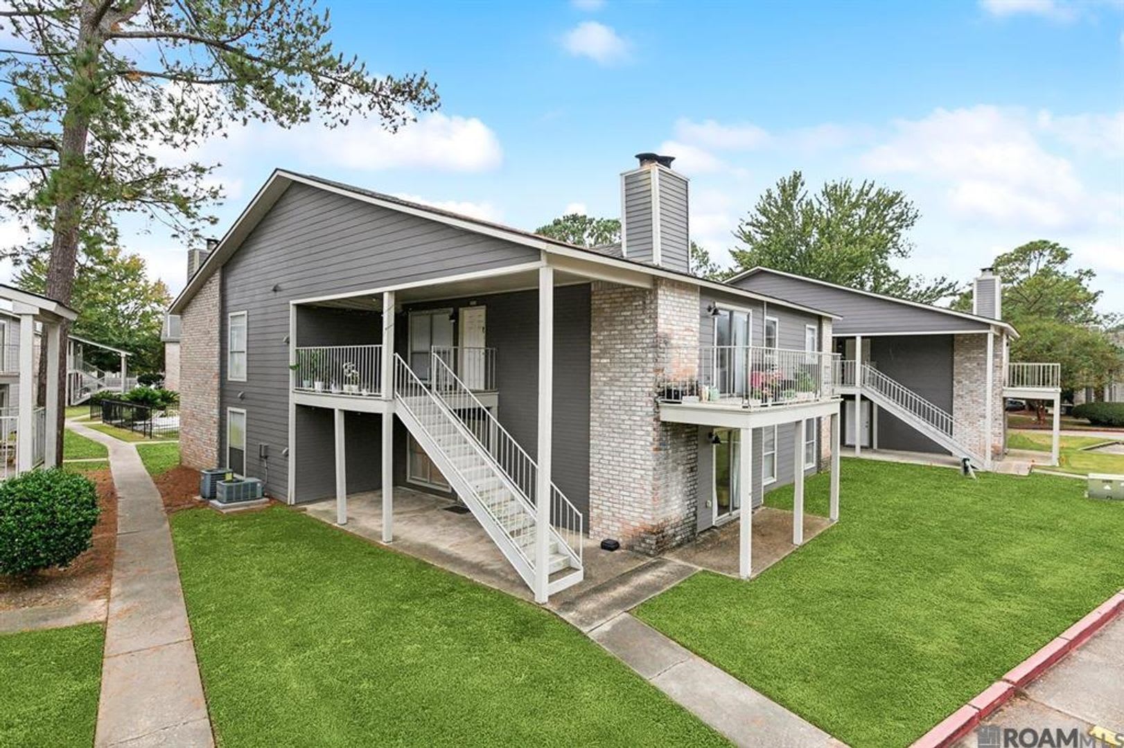 Welcome Home To This Charming 2 Bedroom 2 Bath Downstairs Unit In The Heart Of Baton Rouge Just Minutes From Lsu – photo 1