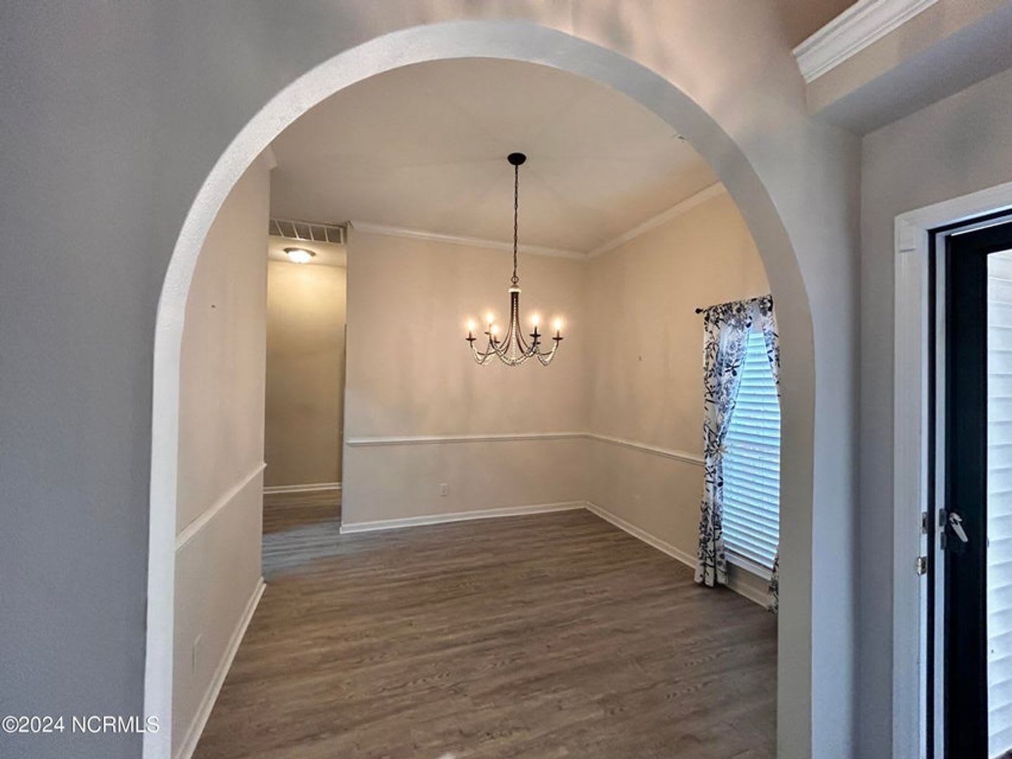 Beautiful brick home in sought-after Sandpiper Bay! – photo 5