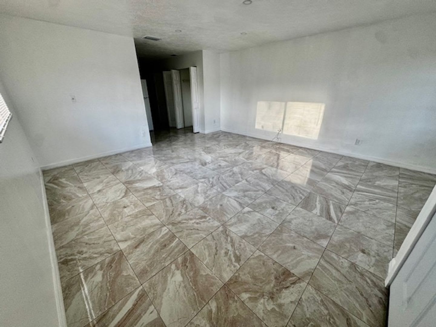 2 bedroom 1.5 bathroom First Floor Condo in Cape Coral – photo 2