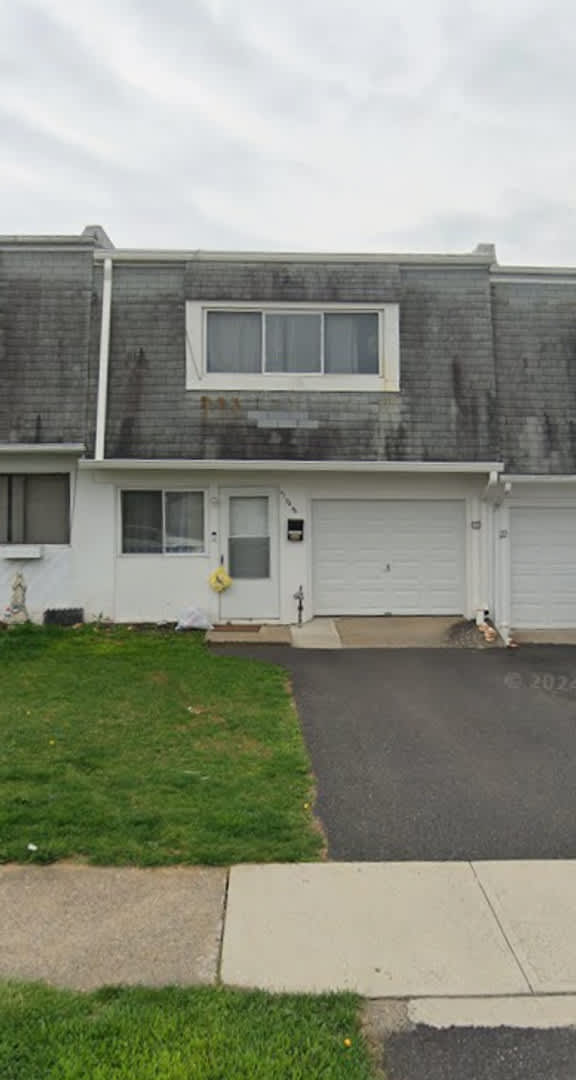 Updated 3 Bedroom Available Now! – photo 1