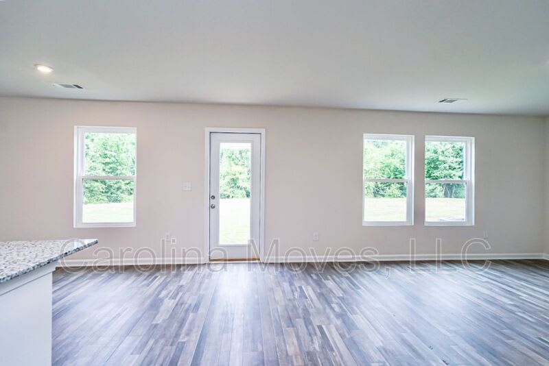 321 Long Grove Lane – photo 3