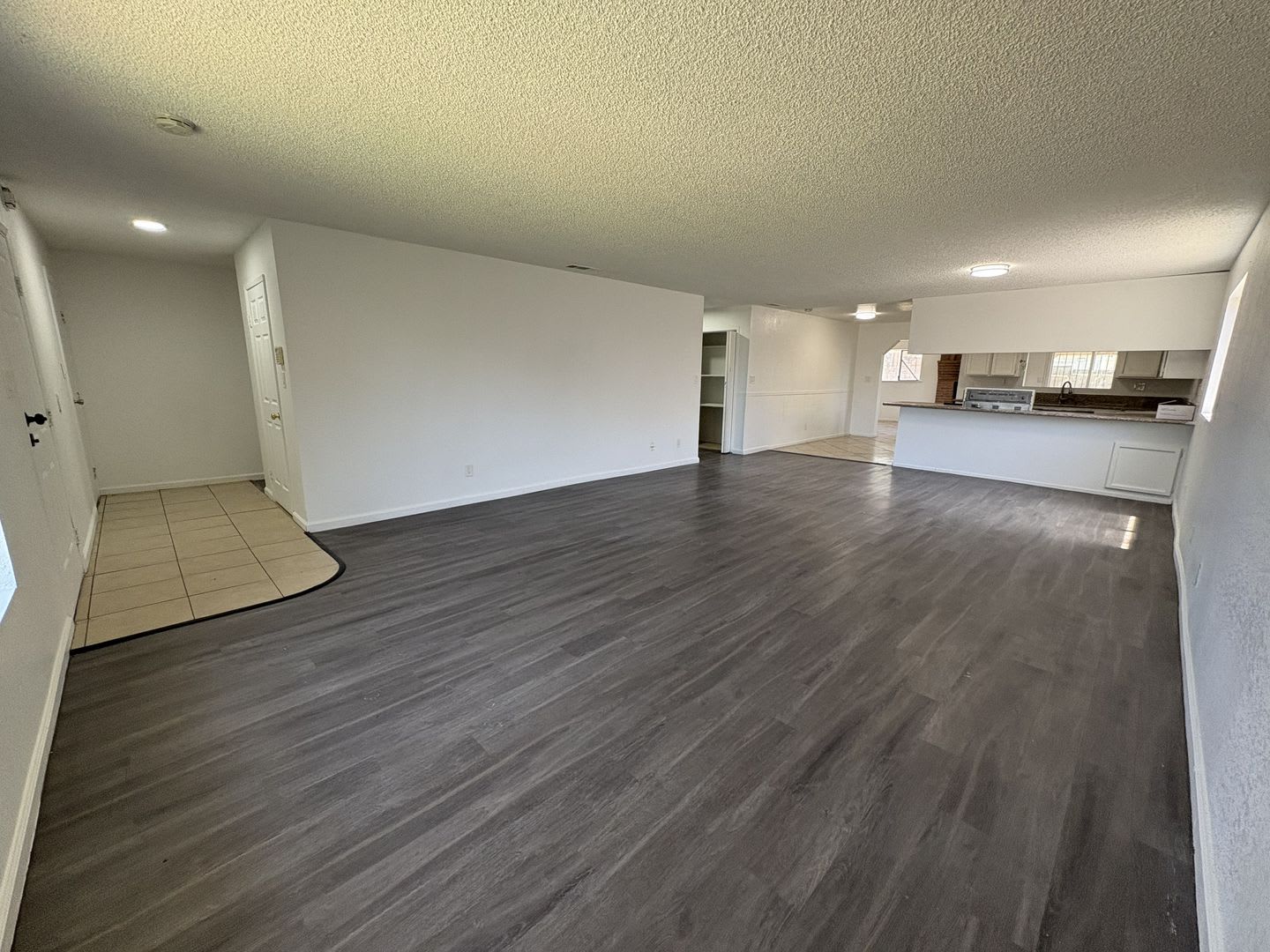 Large Living Area Rear Yard Has Rv Access – photo 3