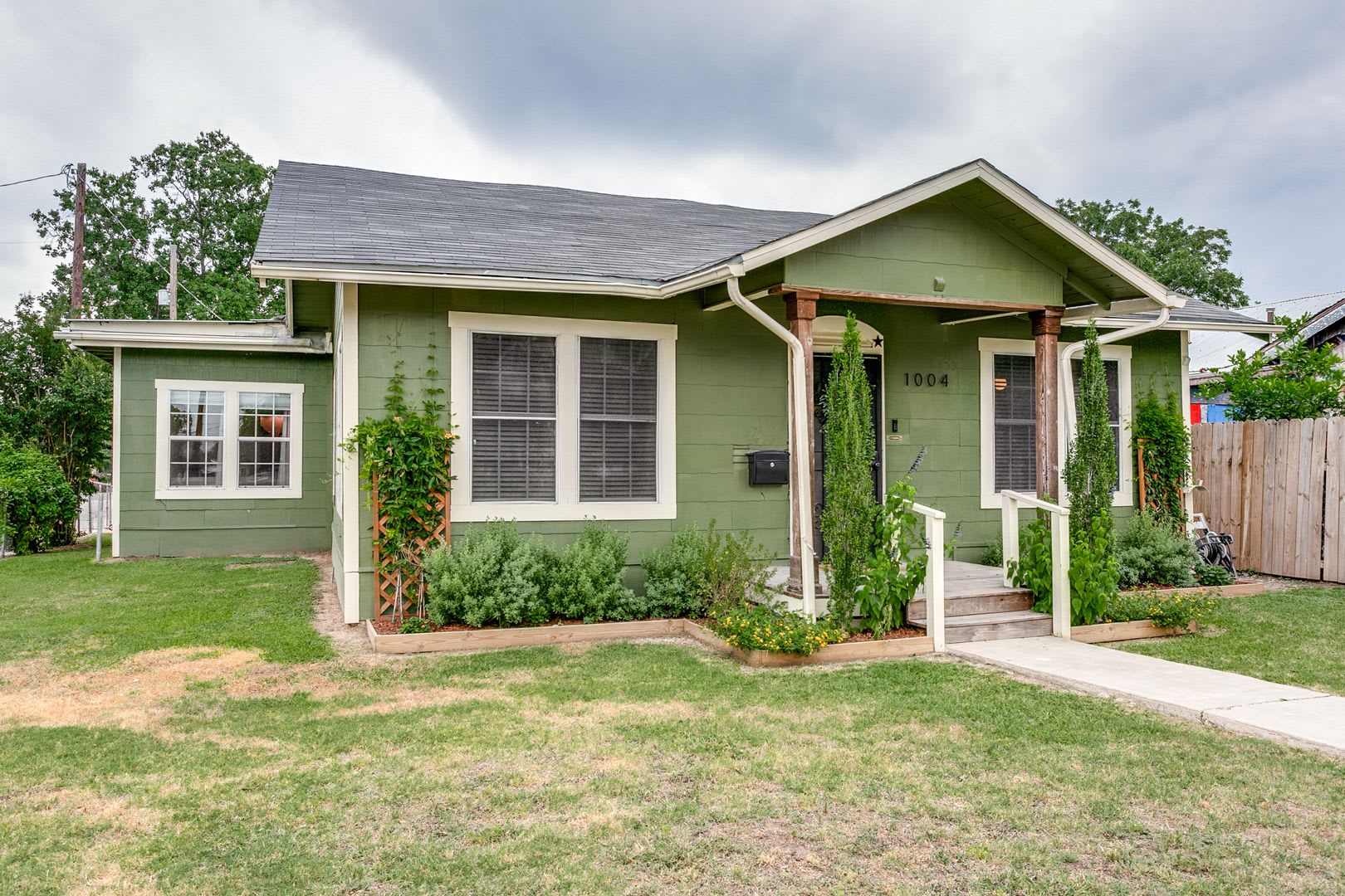 BEAUTIFUL 3-BEDROOM HOME IN LOS ANGELES HEIGHTS – photo 2