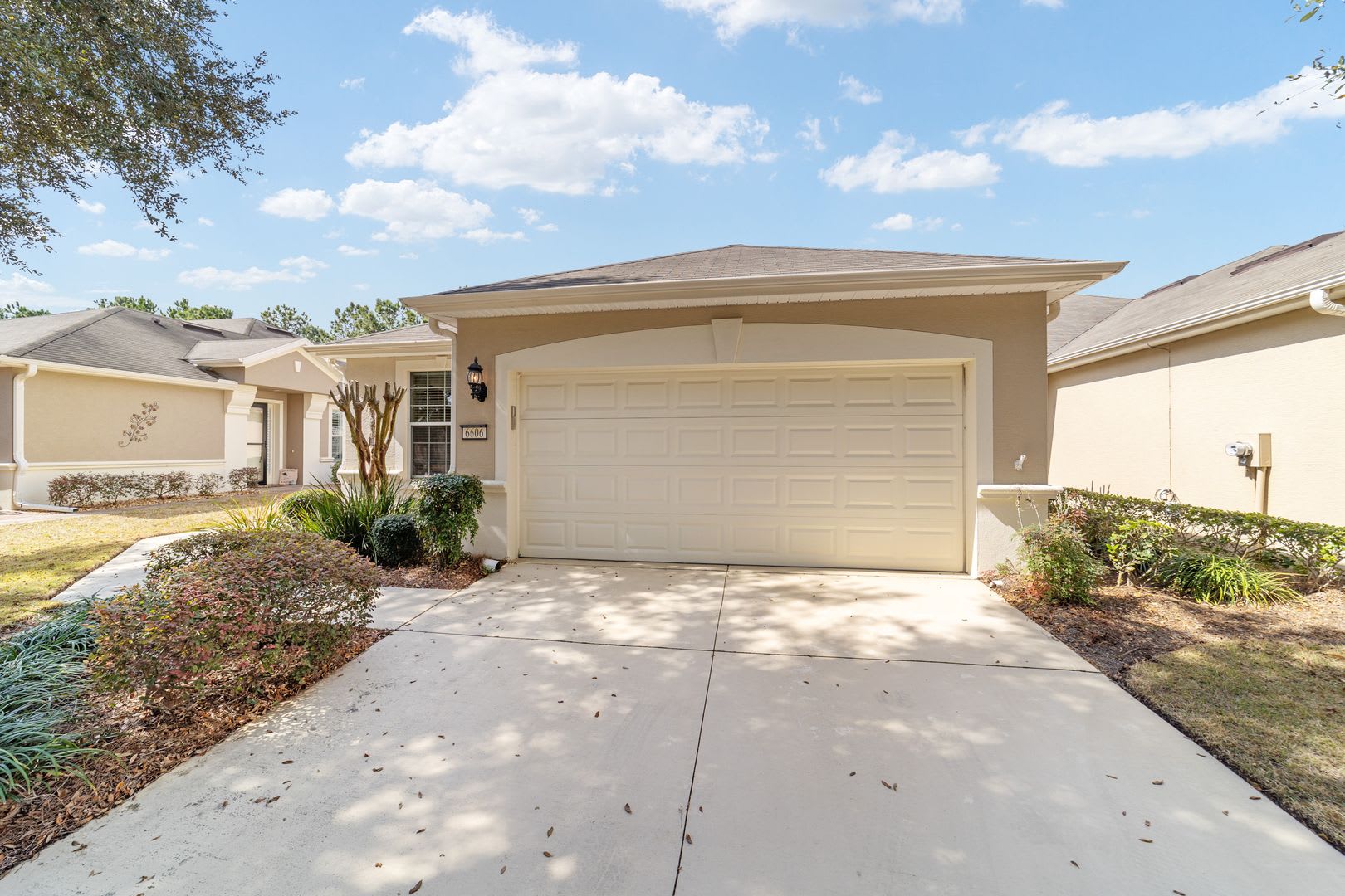 Resort Style 55 Living In Stone Creek Beautiful 2 Bedroom Villa With Screened Lanai 2 Car Garage – photo 3