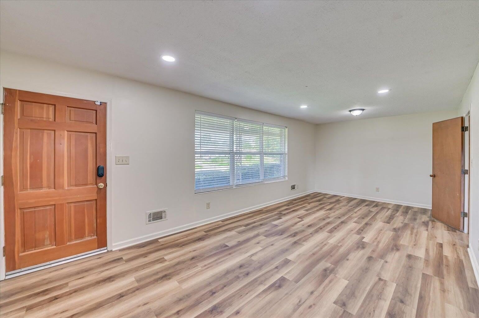 242 Maywood Drive – photo 3