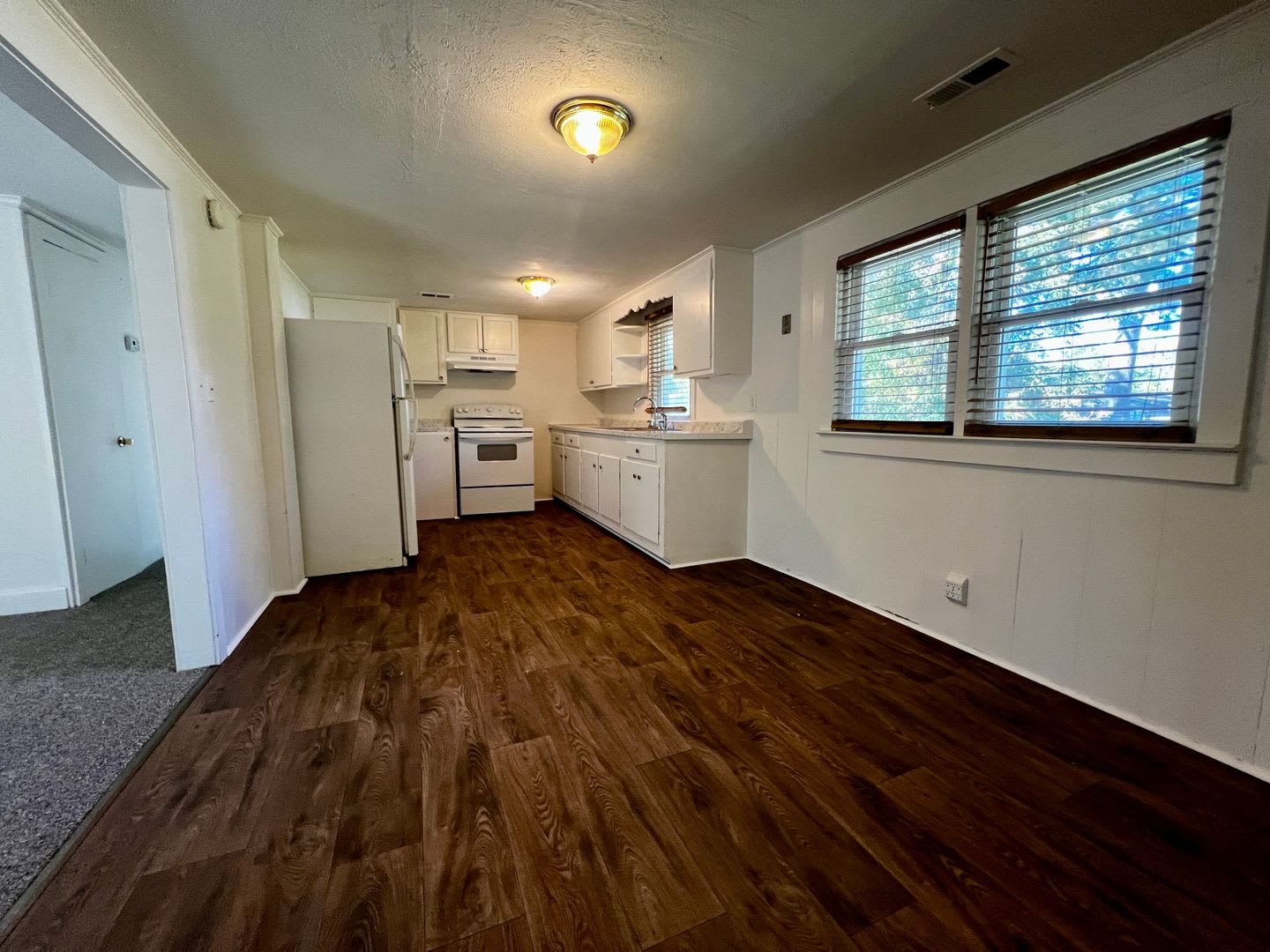 Inviting 3 Bed 2 Bath Ranch – photo 4