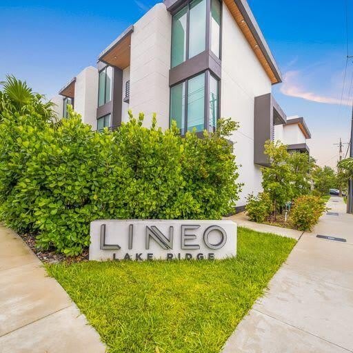 1058 N Victoria Park Road N – photo 3