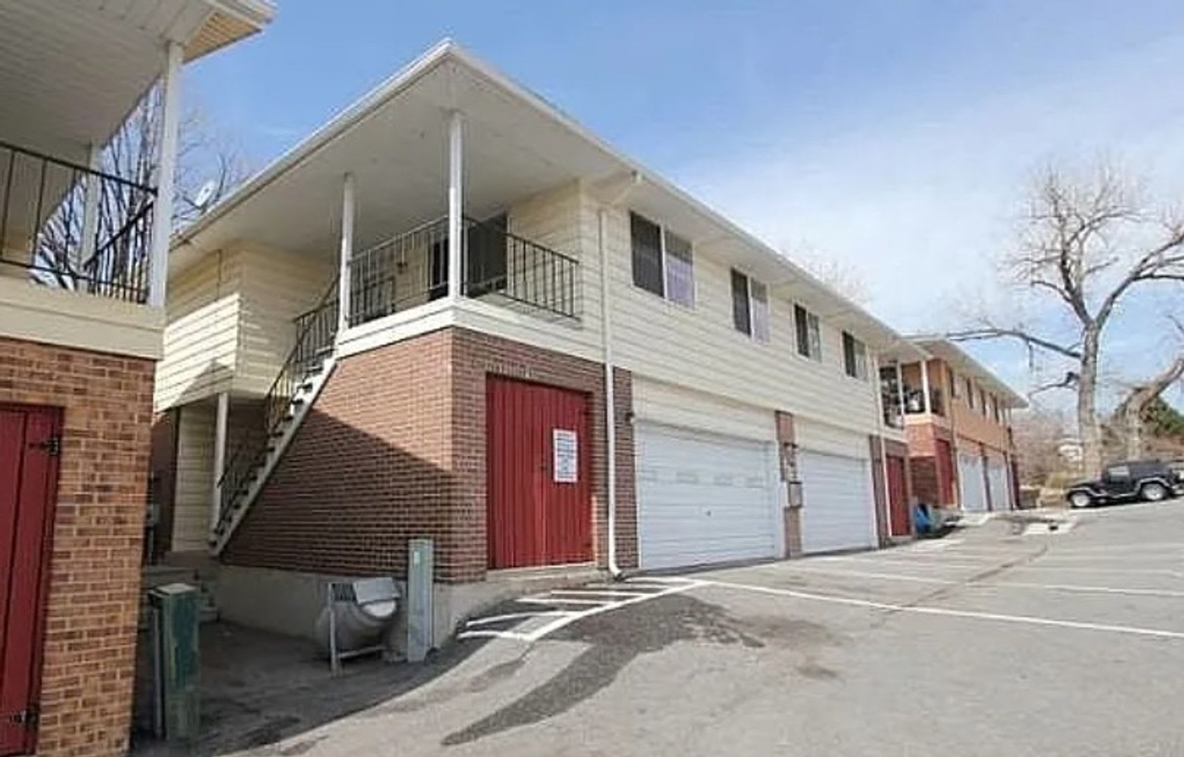 Bright Cozy 2 Bedroom Condo With Garage Central A C Exceptional Storage – photo 1