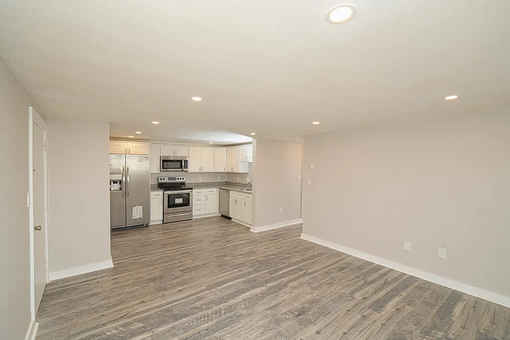 592 American Legion Hwy Apt 2 – photo 5