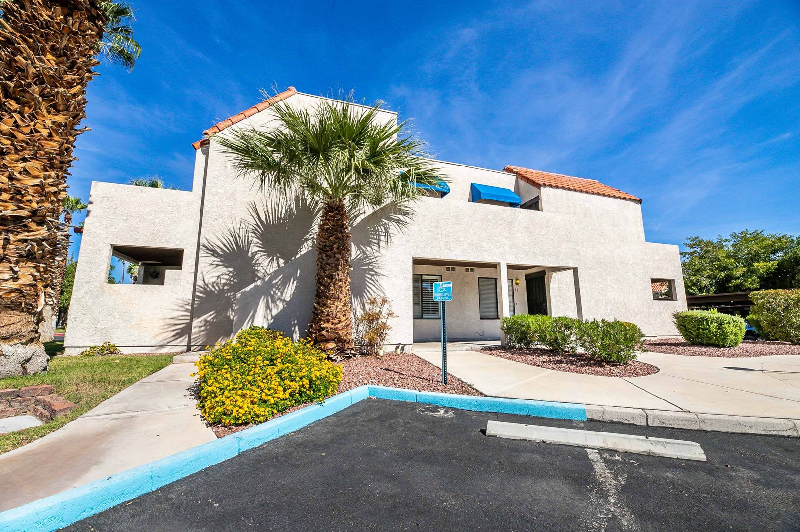 Central Las Vegas Condo Near Chinatown & The Strip – photo 3