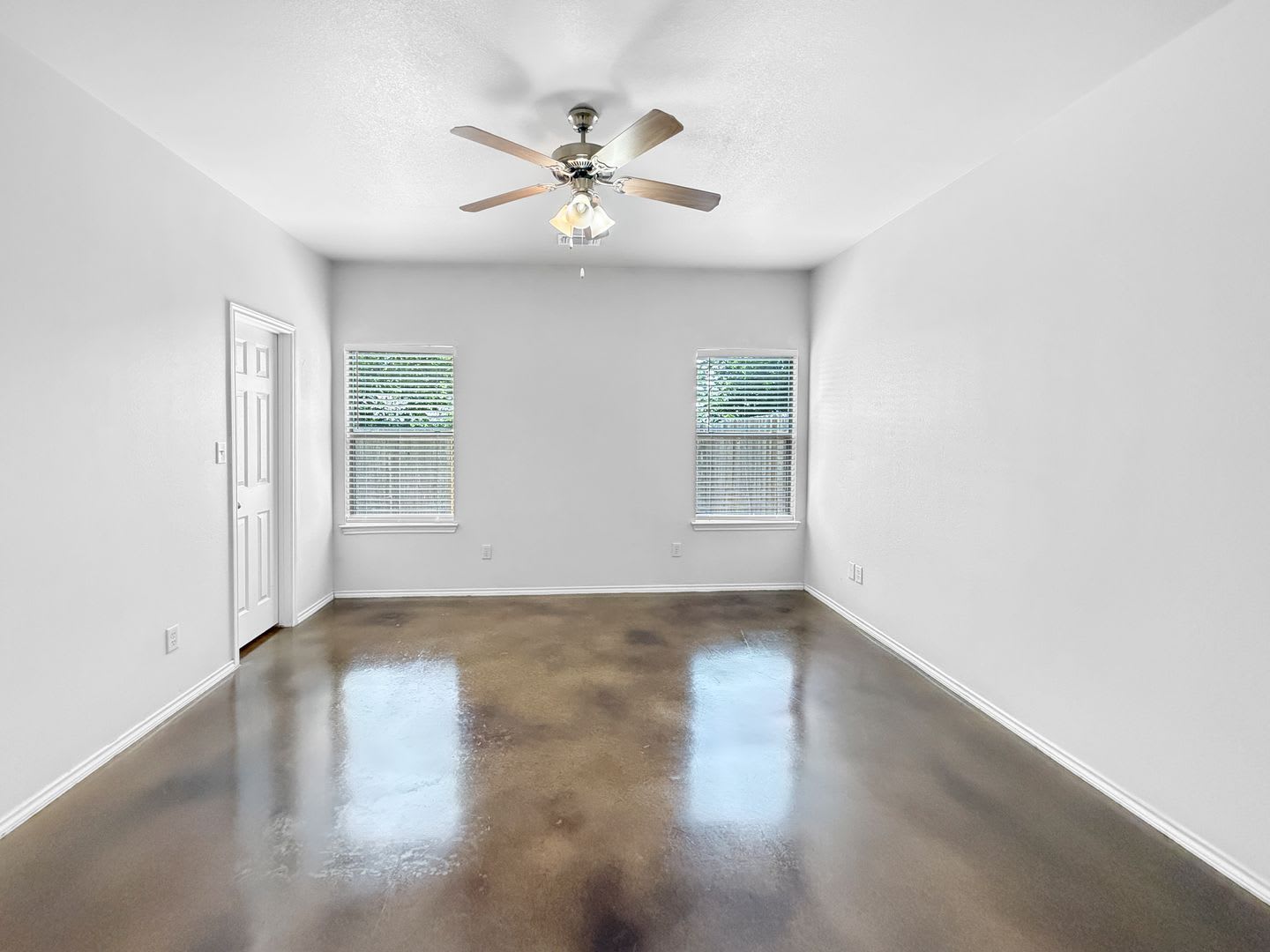Mow &amp; Trim Included / Fridge Included / Fenced in Yard / Updated Landscaping / CISD – photo 3
