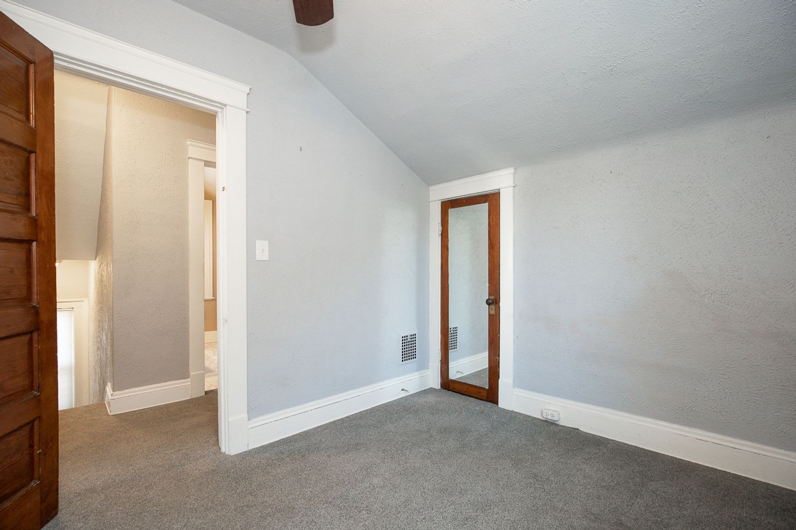 3 Bedroom Lakewood Single House! – photo 4