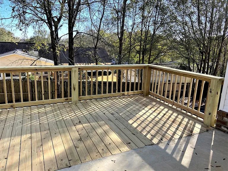 652 Valley Stream Dr – photo 5