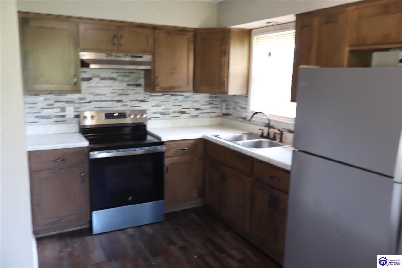 300 Dixon Avenue – photo 4