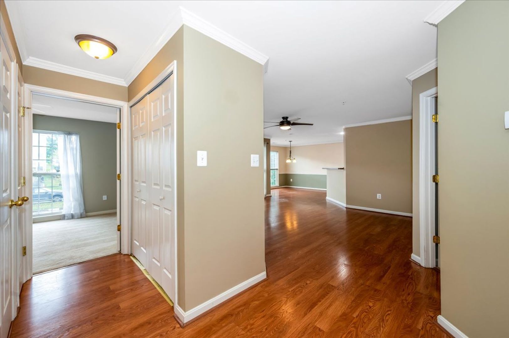 Excellent Elevator Condo For Lease – photo 3