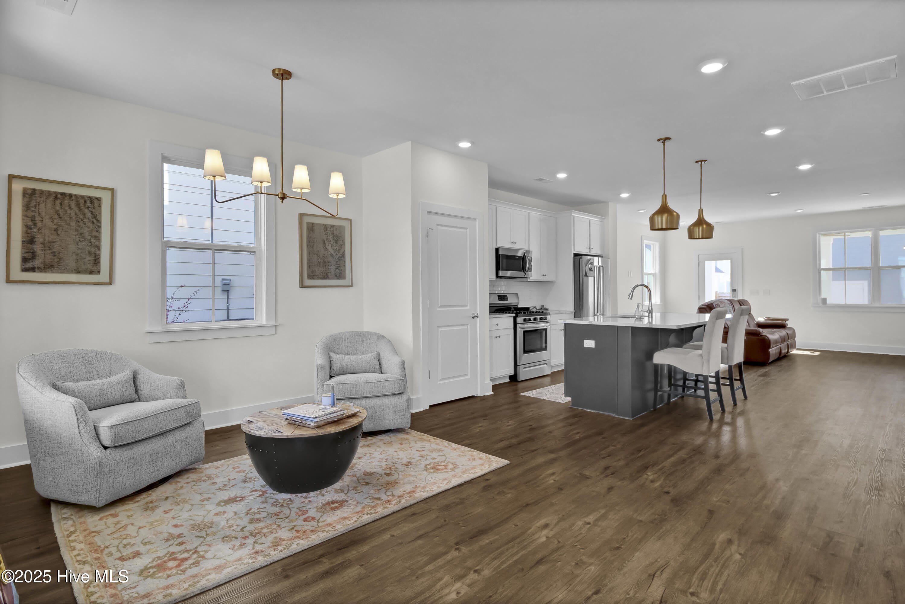 812 Edgerton Drive – photo 2