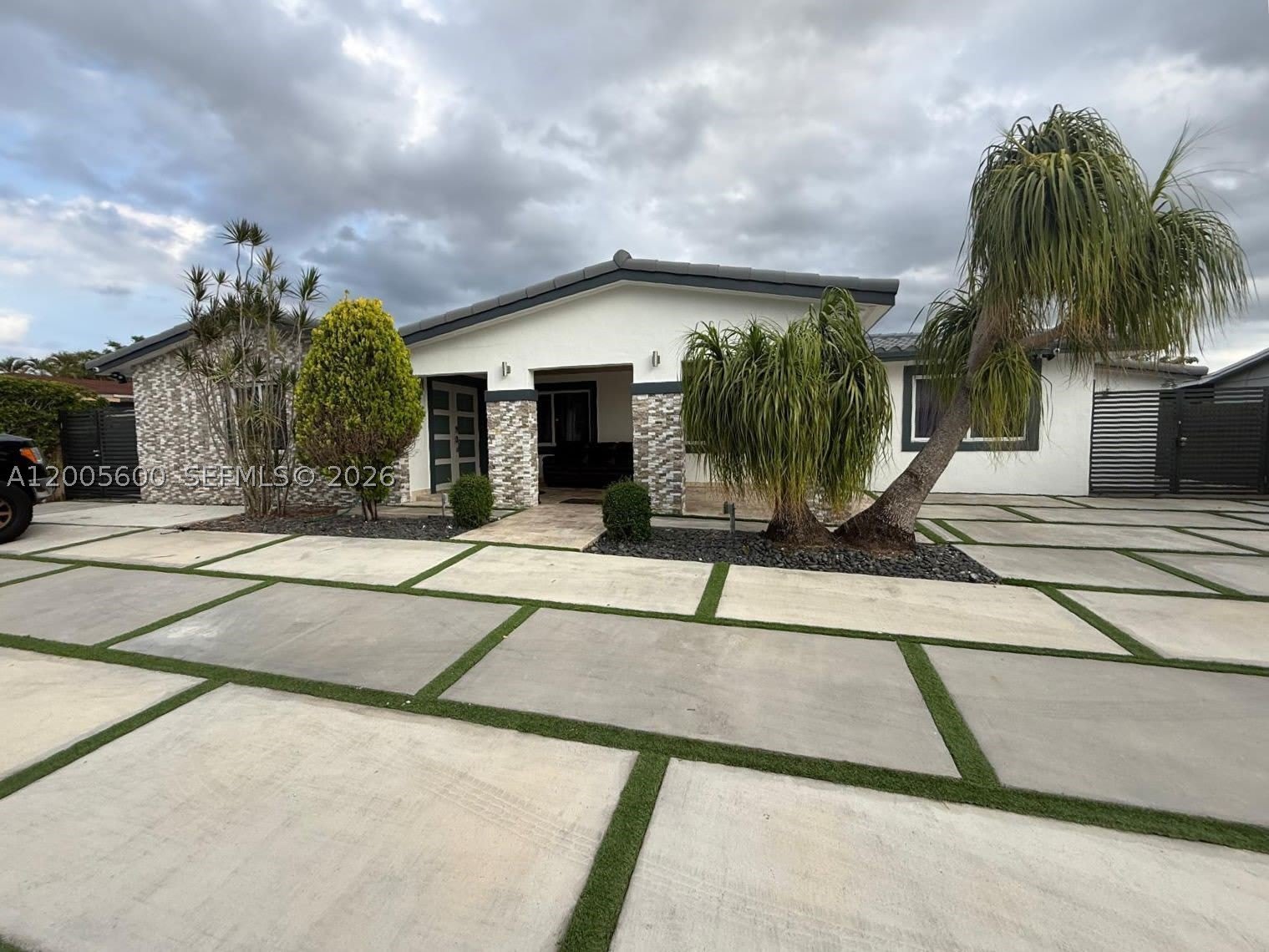 13412 SW 68th Ter – photo 1