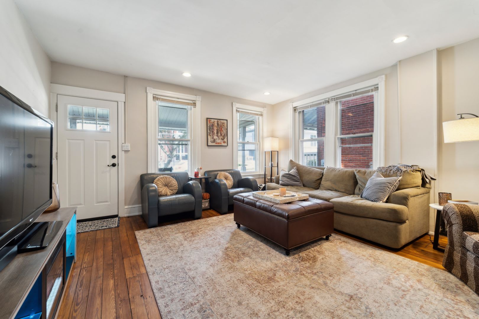 Beautiful Twin In West Chester Borough W Off Street Parking – photo 4