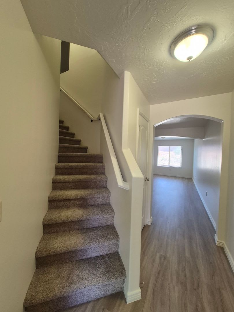 Remodeled 3 Bed 2 5 Bath Townhome In Great Location – photo 3