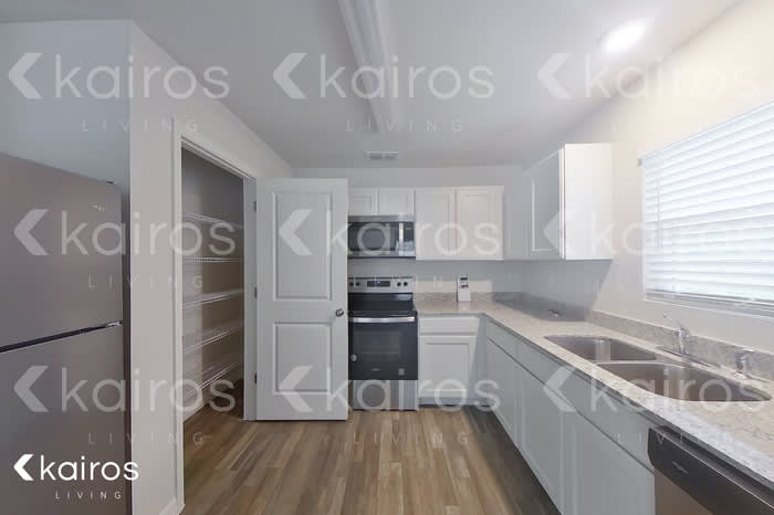 1813 Lawn Avenue – photo 5