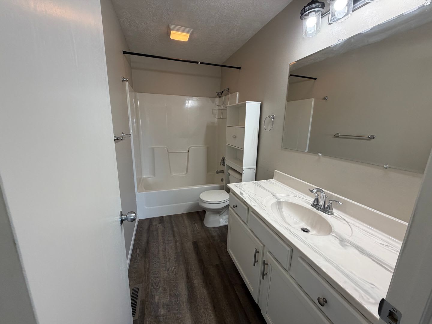 Room To Grow This Spacious Split Foyer Townhouse Delivers 5 Bedrooms 3 Full Baths And A Layout Built For Everyday Living – photo 2