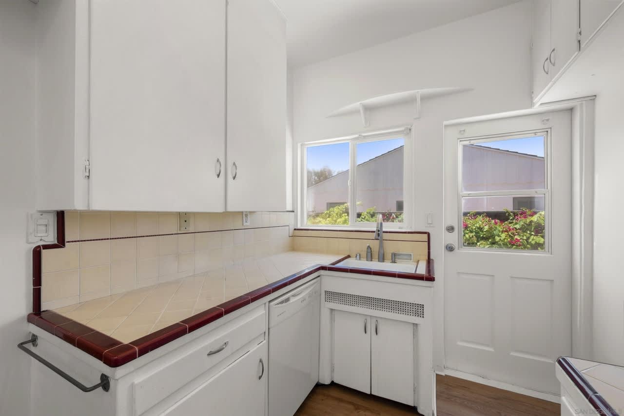 1428 Upas Street – photo 2