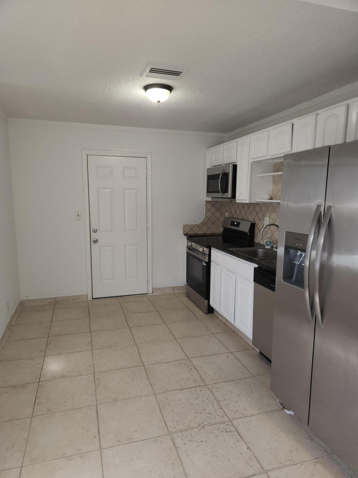 210 NW 13th Avenue – photo 3