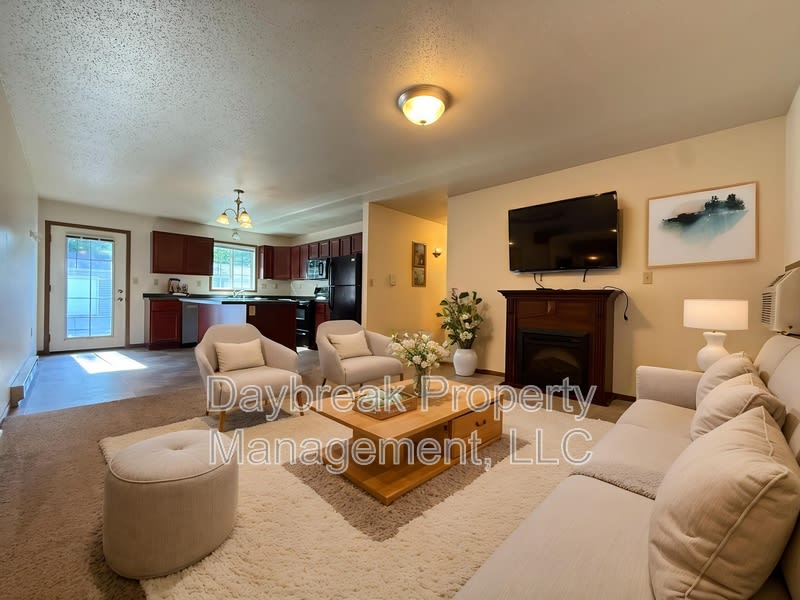 317 16th Street South – photo 1