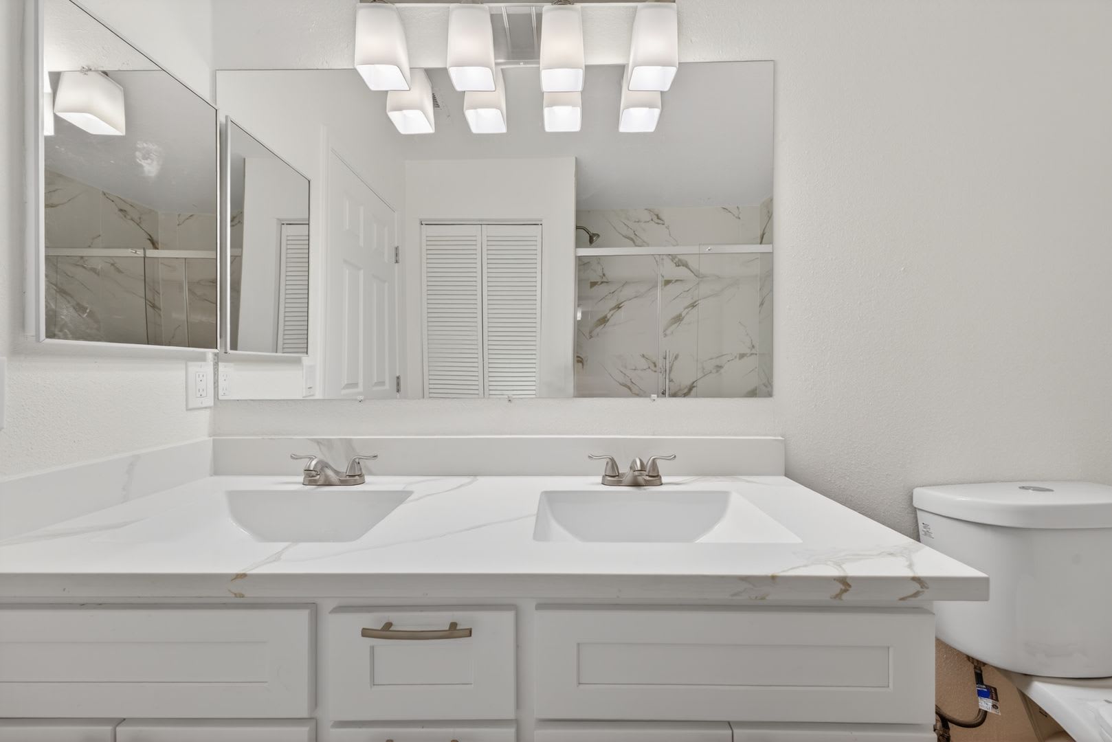 Move In Special Completely Remodeled 2 Bedroom Townhome Everything Brand New – photo 3