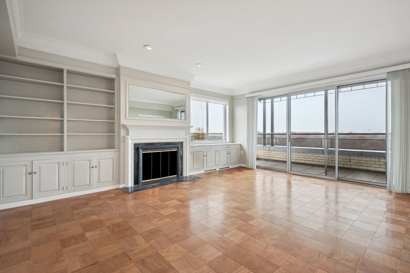 Fabulous Penthouse Apartment in N. Bethesda with Parking and All Utilities Included – photo 2