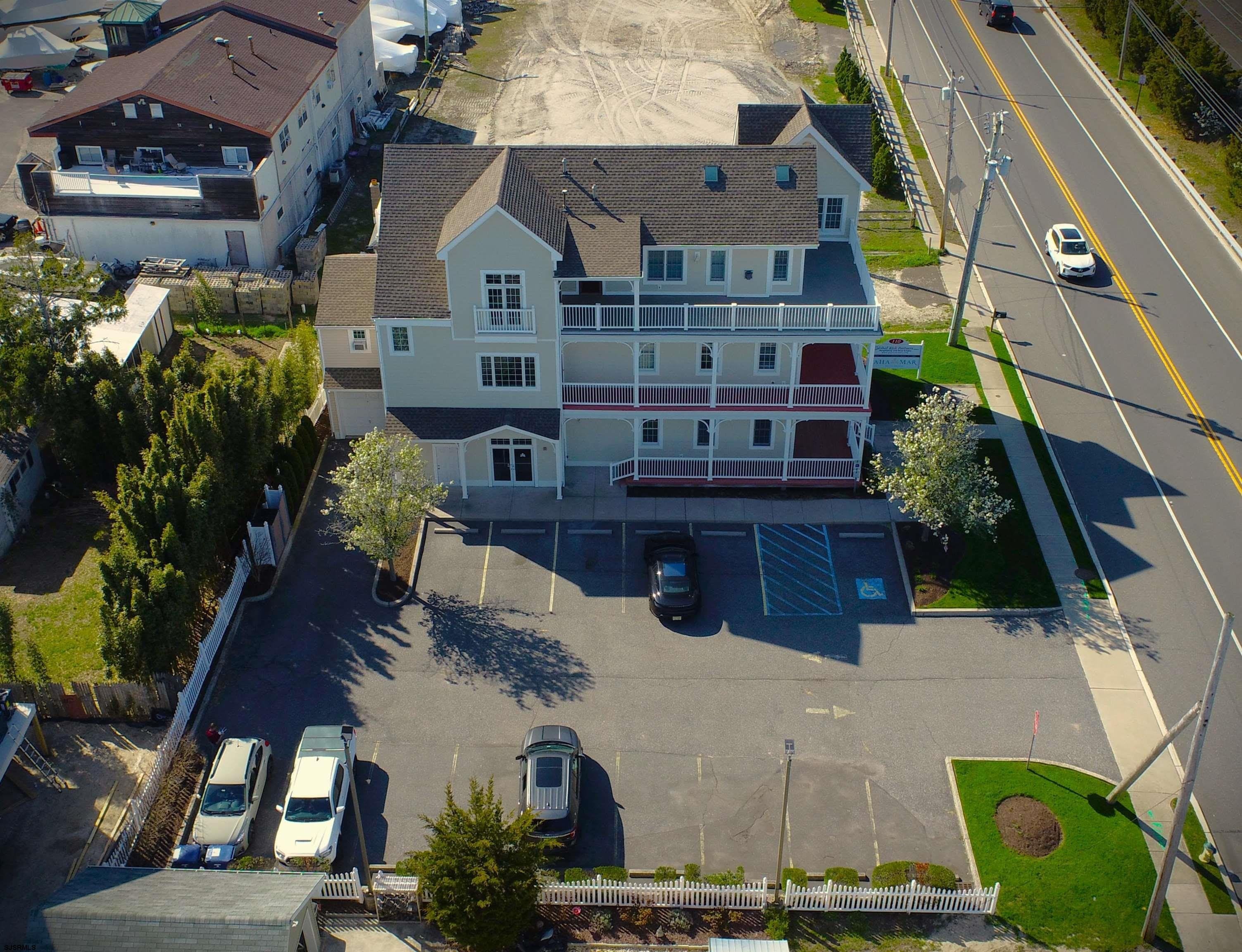 110 E Maryland Ave – photo 3