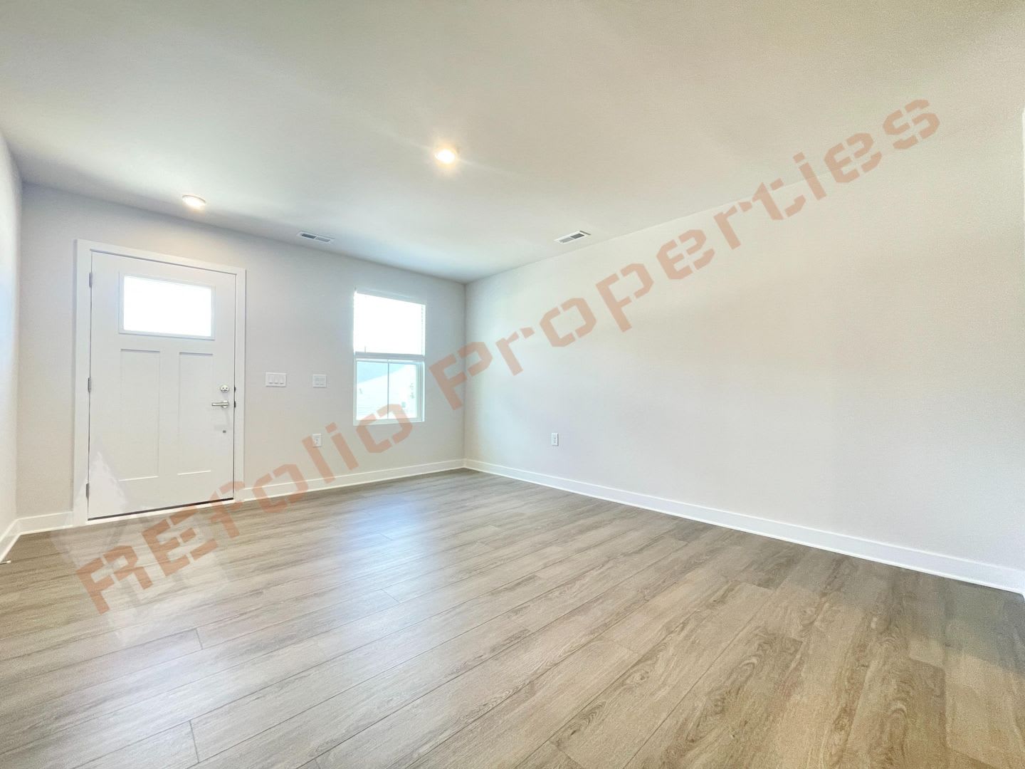 Beautiful 3 Bedroom 2 5 Bath Townhome With First Floor Primary Suite And 2 Parking Space In Rollman Farms Raleigh Available Now – photo 4