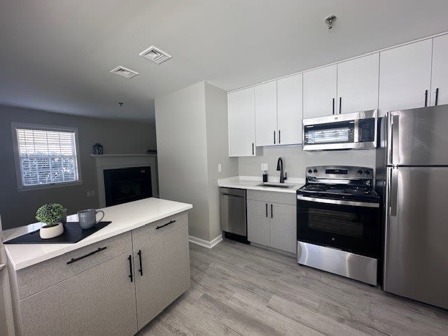133 Farmington Ave – photo 4