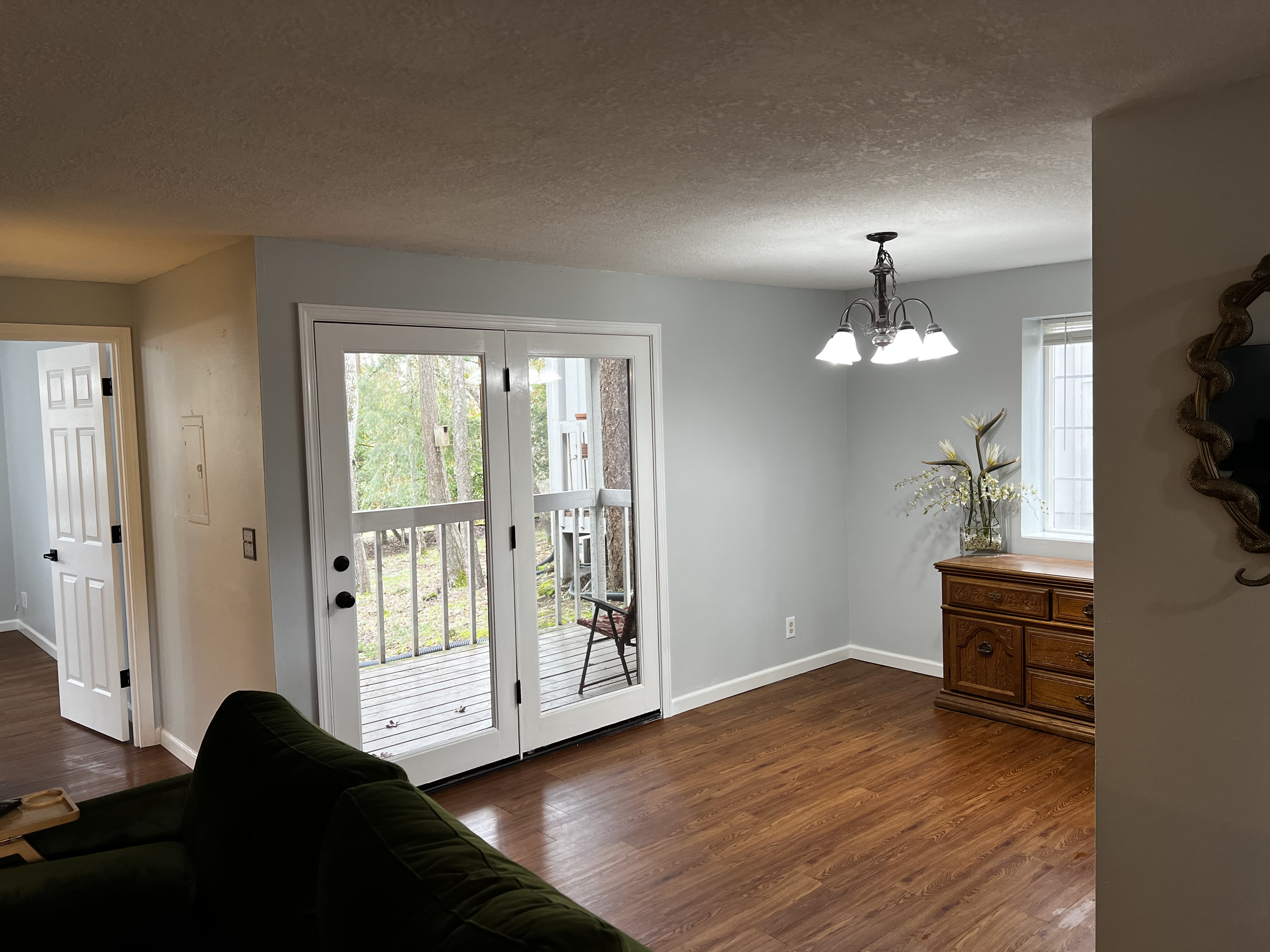 2133 Hawkins Lane – photo 4