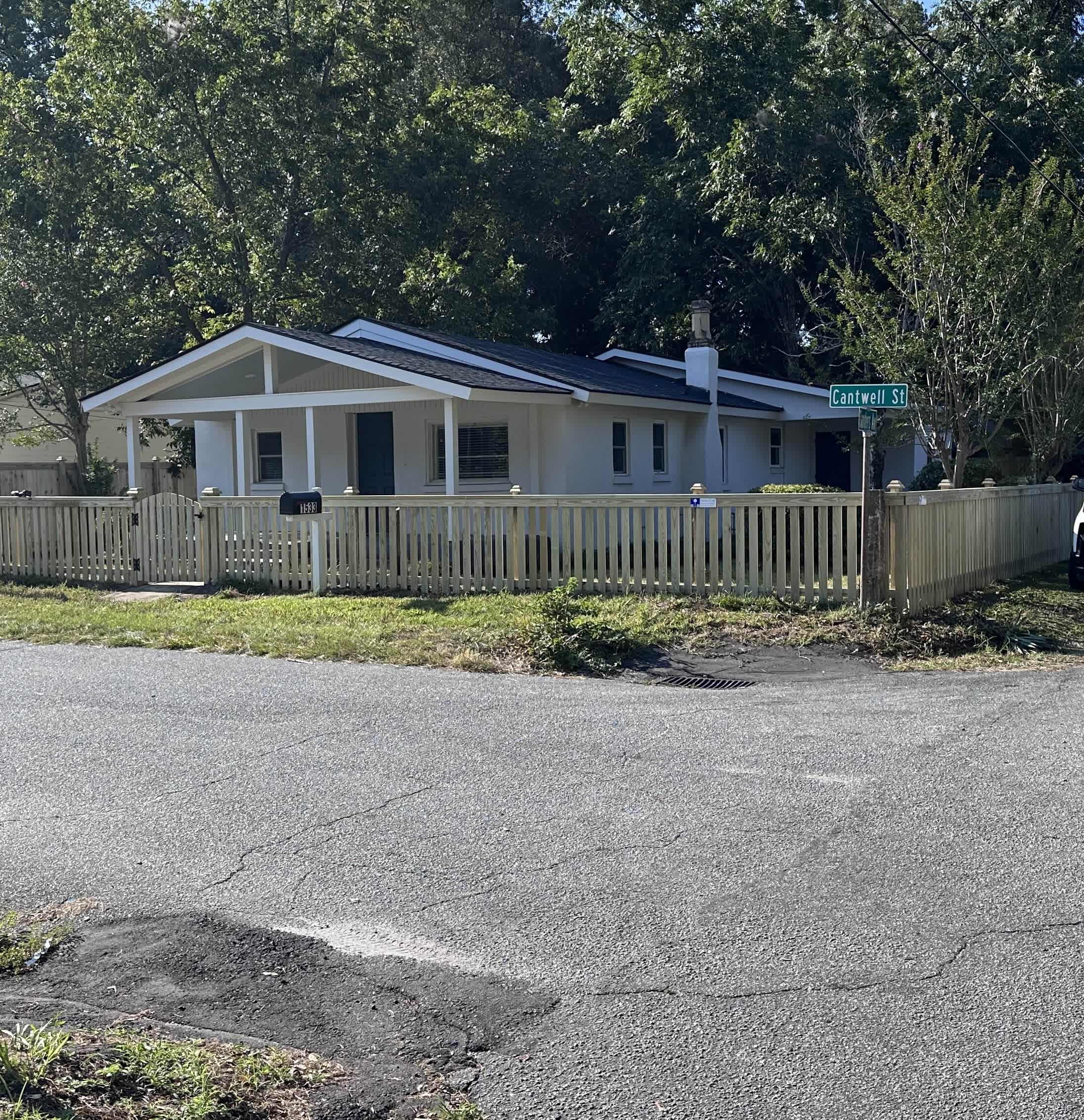 1533 Cantwell St – photo 1
