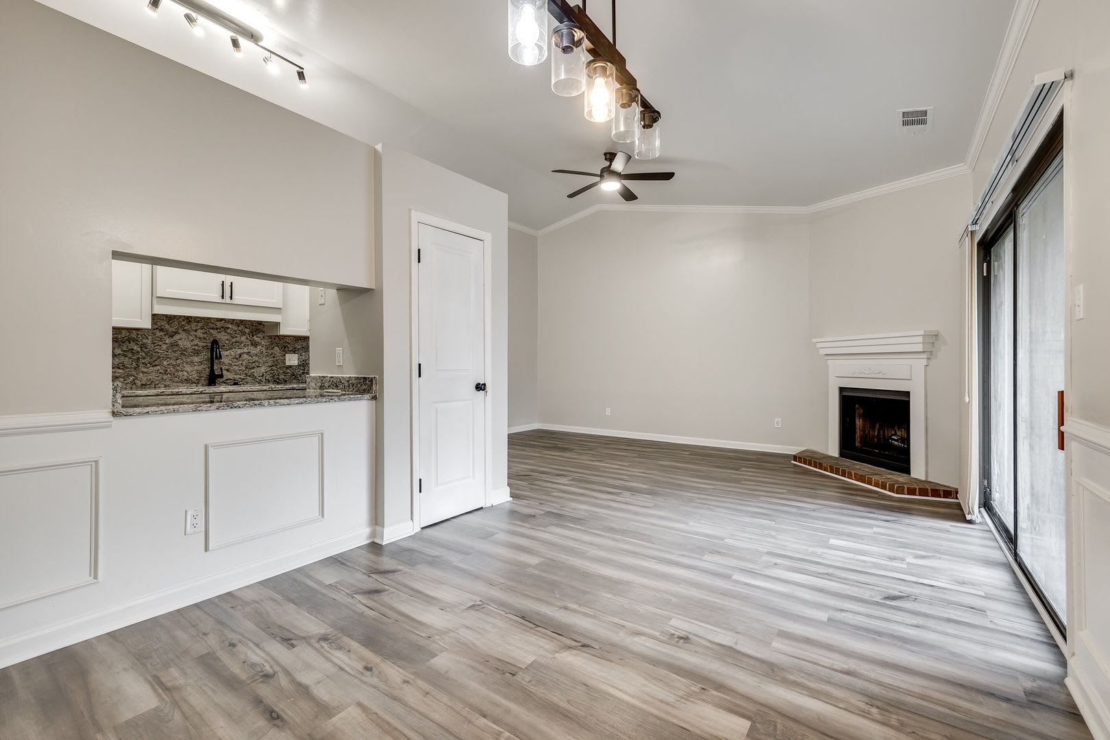 Beautifully Remodeled One Bedroom One Bath In Lake Wylie Woods – photo 4