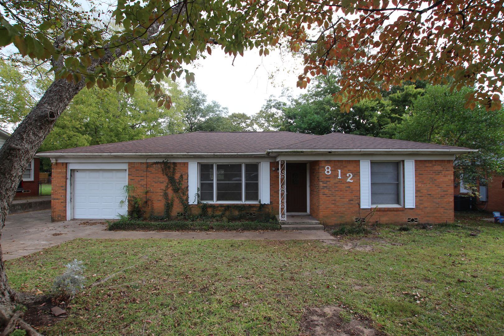 Charming 3 Bedroom 2 Bath Near TJC! – photo 2
