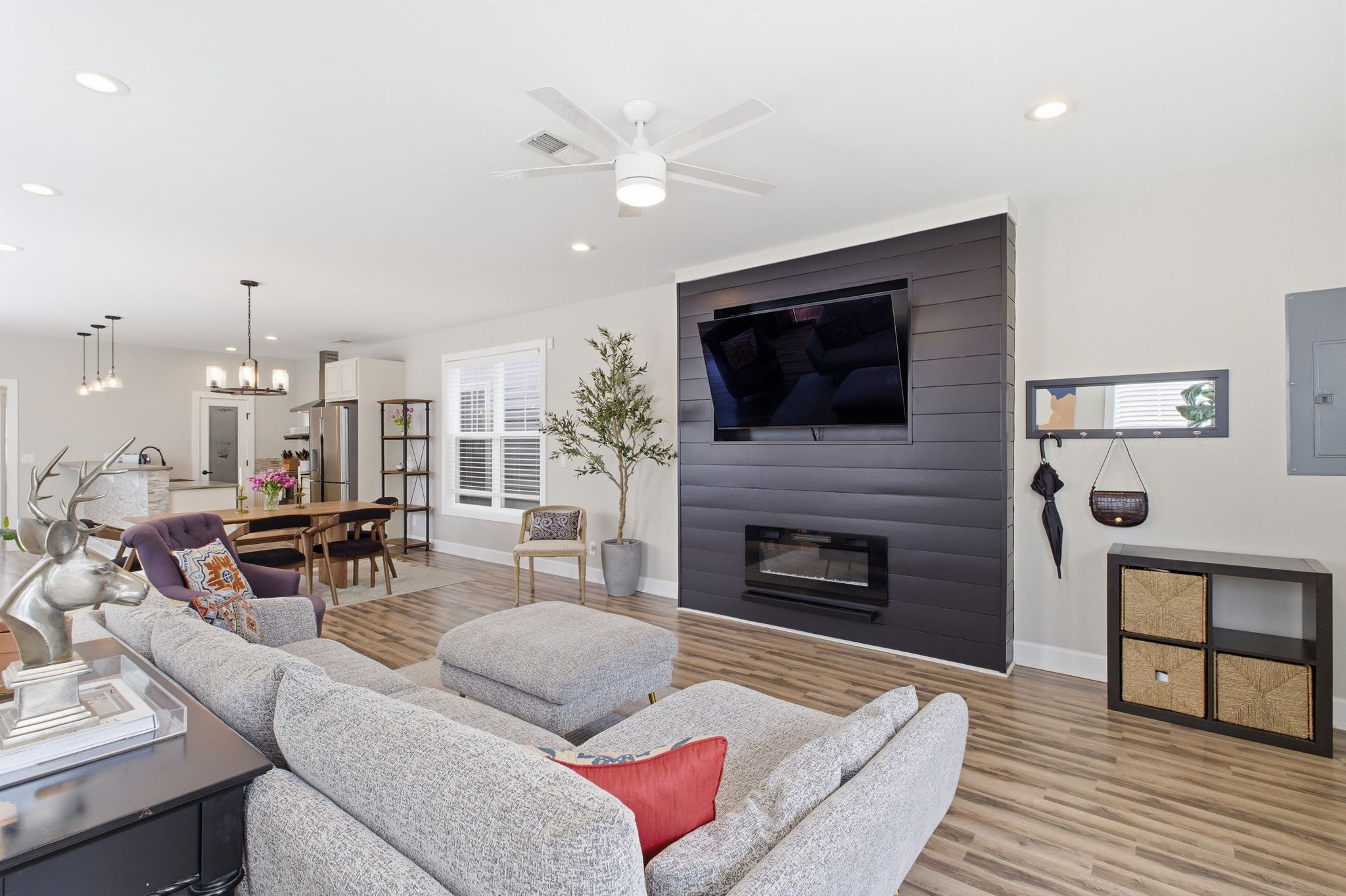 2140 Burns Street – photo 5