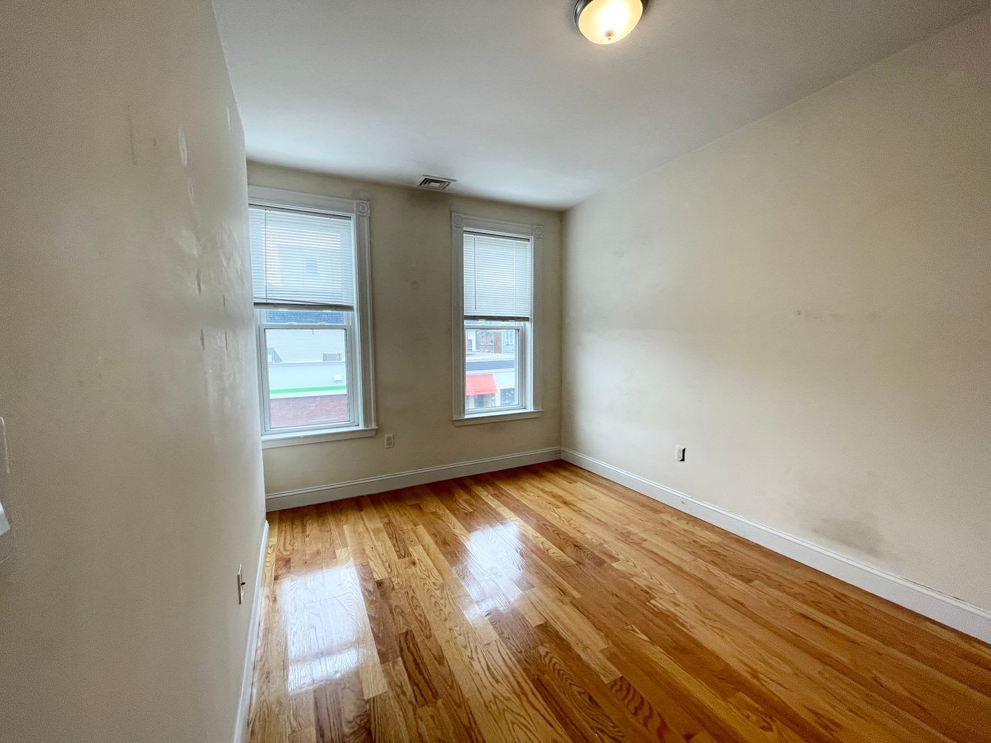 South Boston 5 Bed – Washer/Dryer in Unit – No Fee – 9/1 – photo 5
