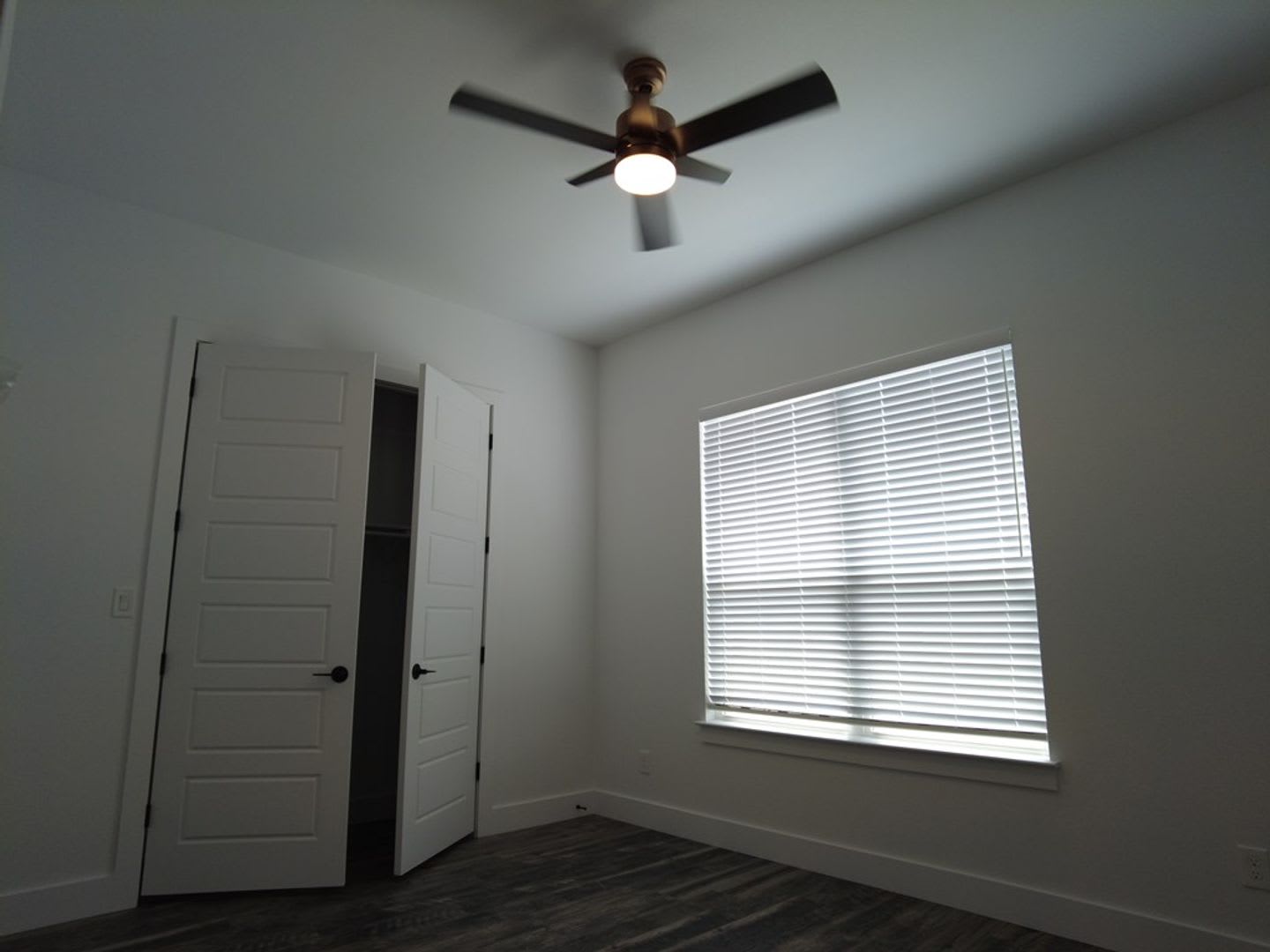 FOR LEASE!! – photo 5