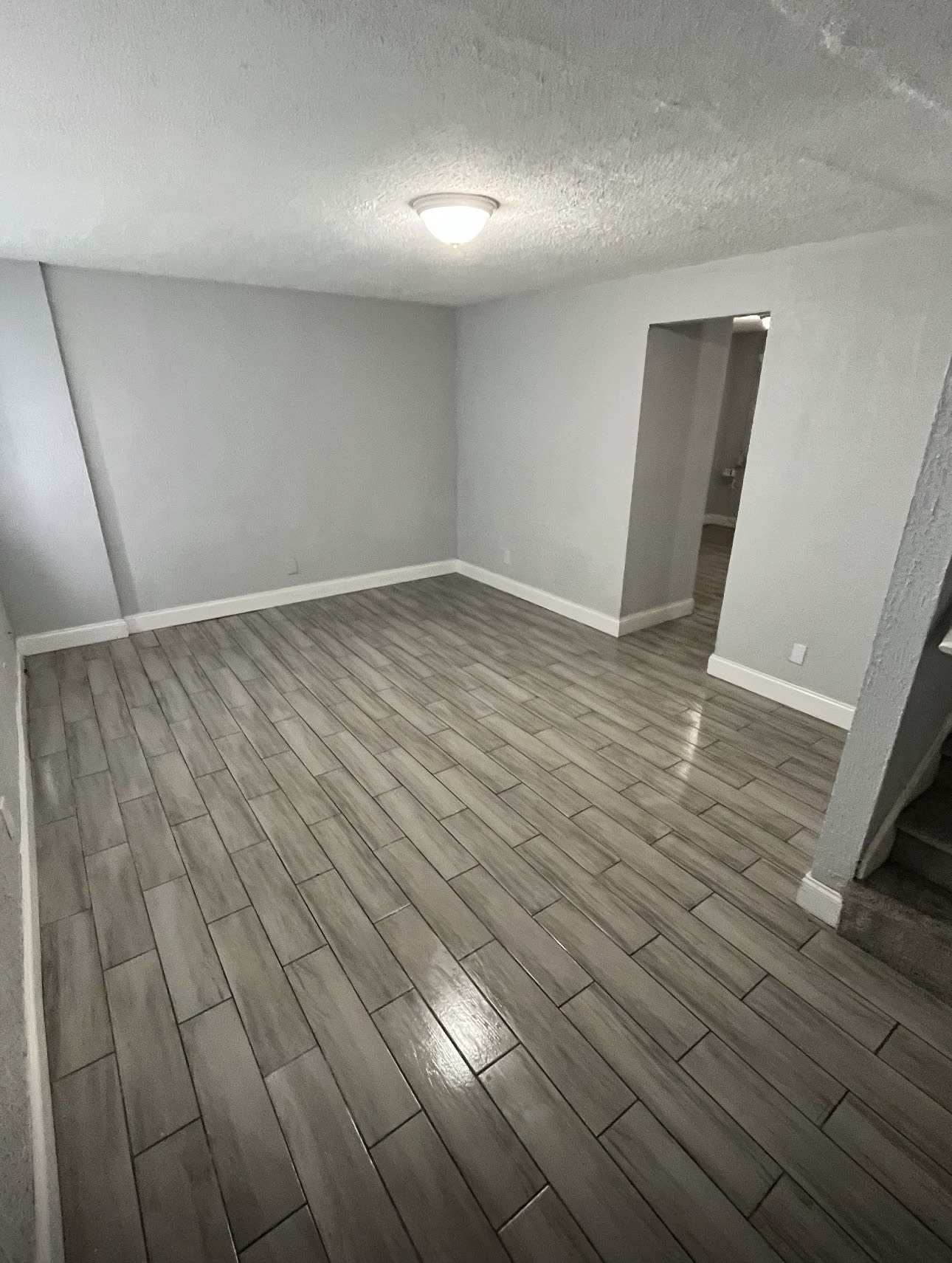 4413 Moncrief Road West – photo 2
