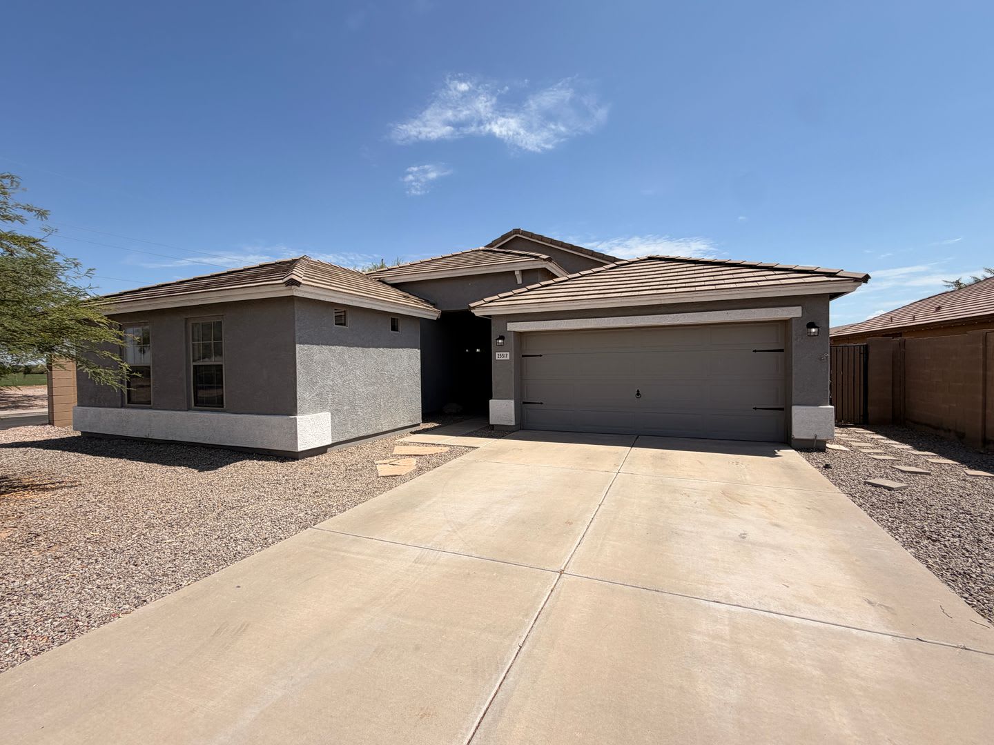 Pet Friendly Renovated 5-Bedroom Corner Lot Home with Luxury Upgrades – photo 1