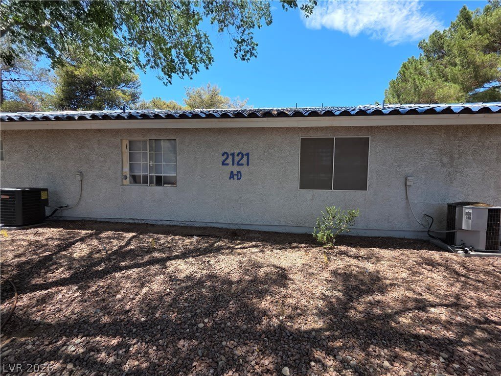 2121 Chertsey Drive – photo 2