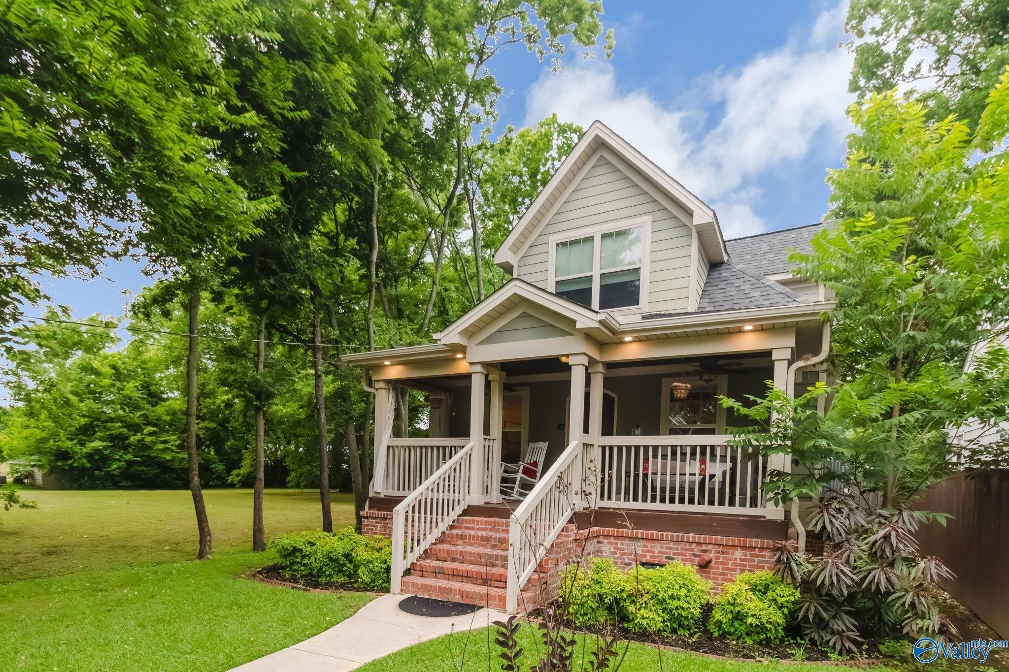 211 Ward Avenue NE – photo 2