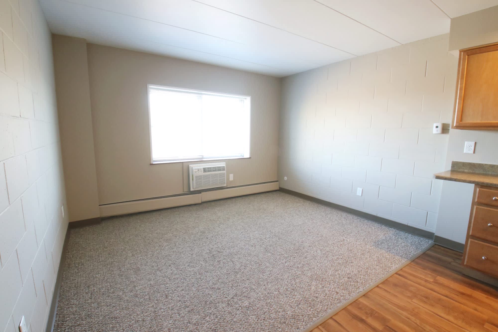 River Tower Apartments – photo 4